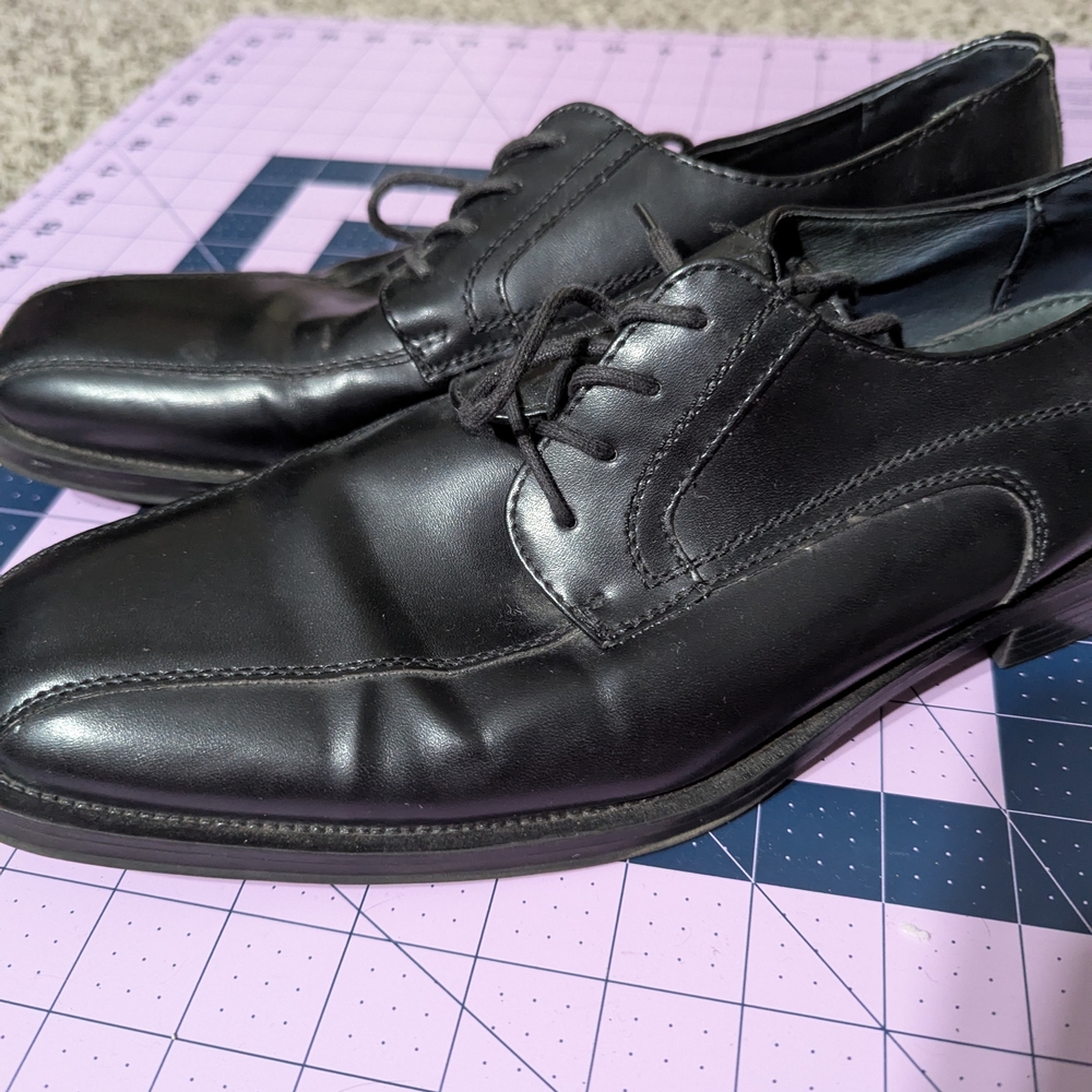 Black leather dress shoes